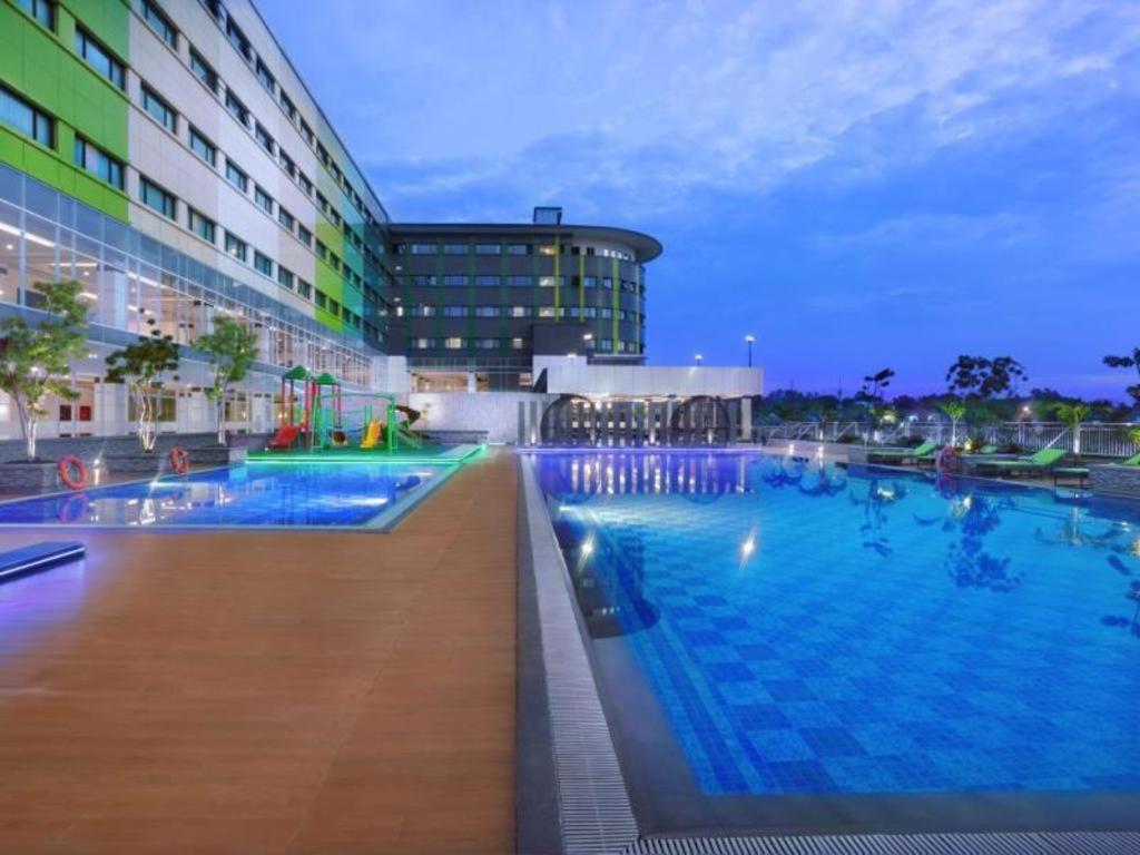 Ck Tanjungpinang Hotel And Convention Centre Exterior photo